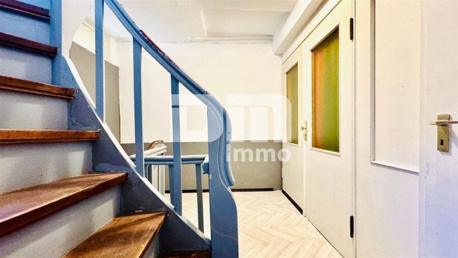 Vollvermietetes Wohn- und Gewerbeensemble: 3 Wohnungen + 2 Gewerbeeinheiten - OG Treppenhaus